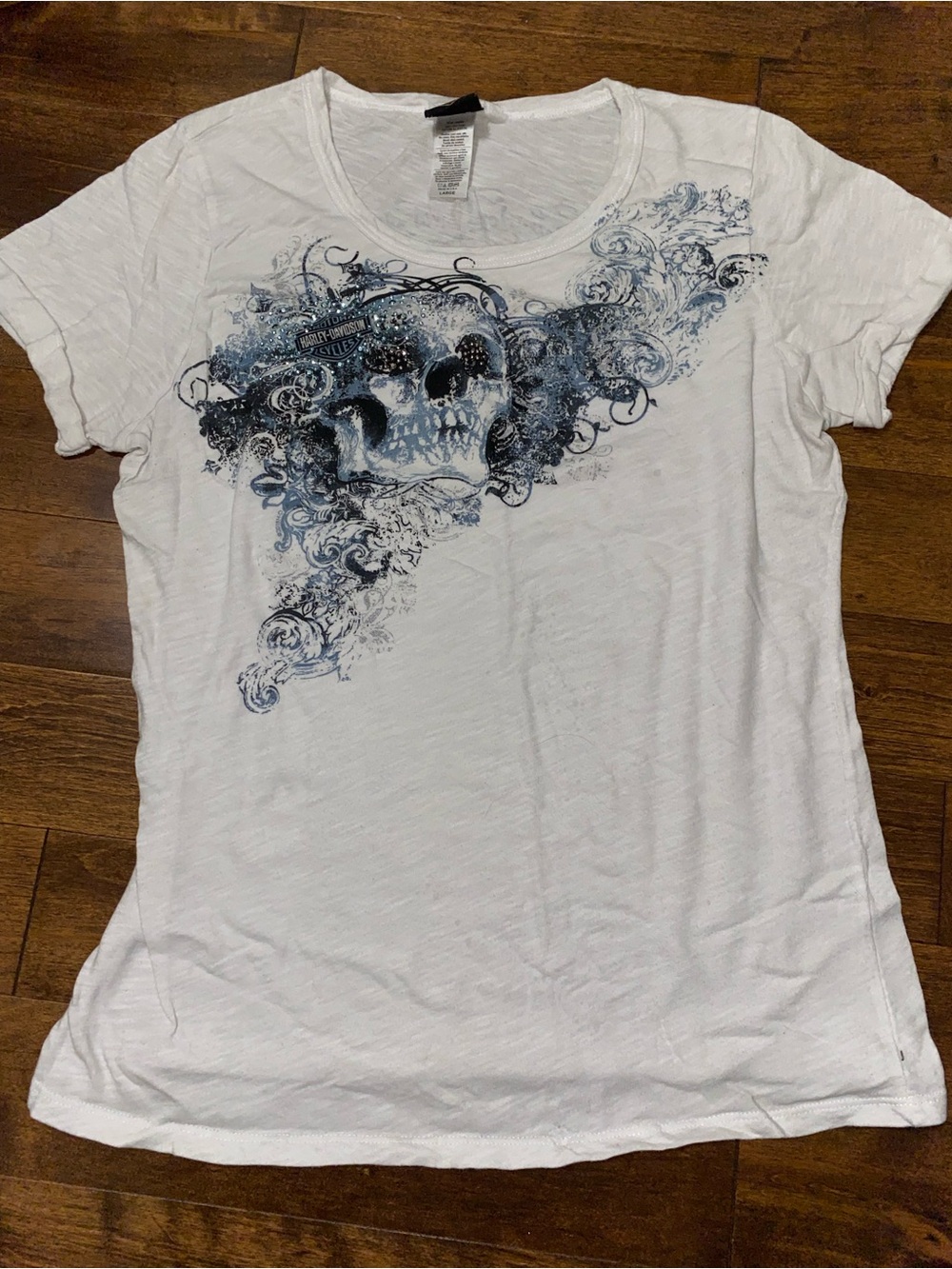 Harley-Davidson White Tee with Blue Skull Graphic